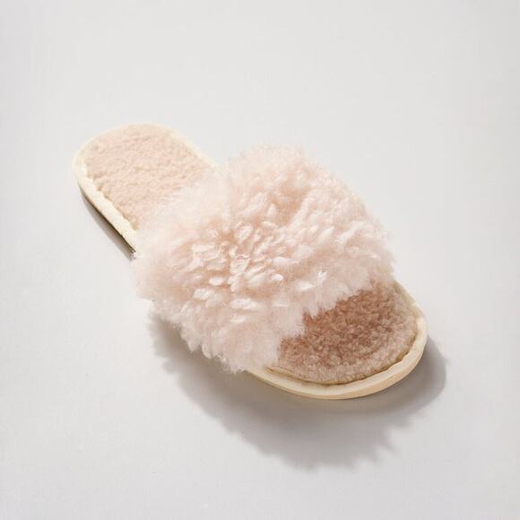 NWT Avenue Zoe Women's Slip-on Cozy Solid Fuzzy Slippers - Picture 2 of 5